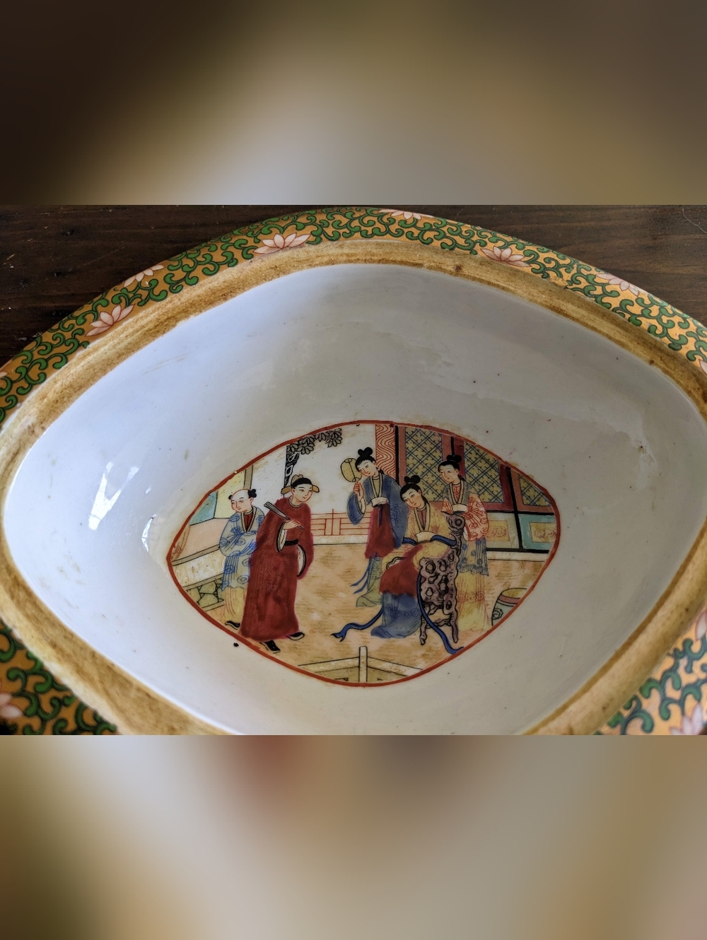 Chinese Rose Medallion Lozenge Box - 10" - Hand-Painted - Picture 5 of 8